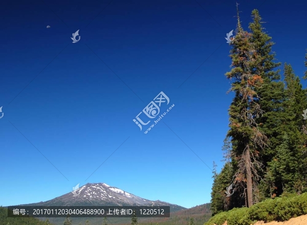 月亮山