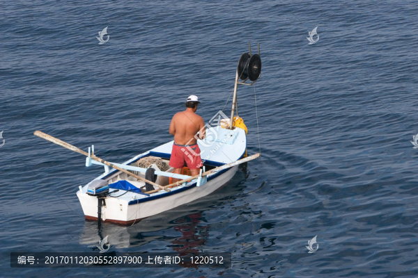 從舊船上釣魚