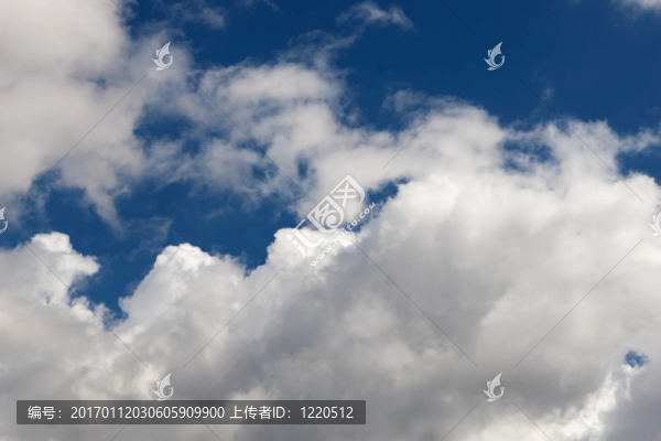 有云的天空