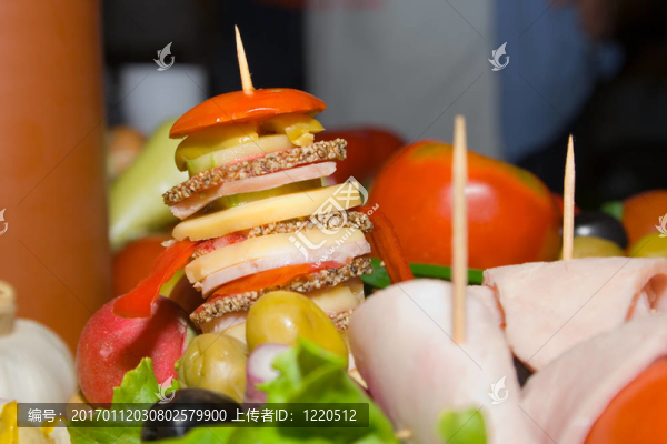 糧食堆在牙簽