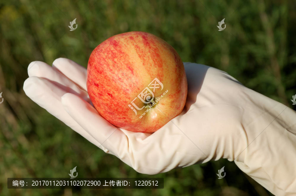 一方面與蘋(píng)果