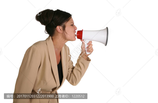 當生意的女人尖叫到擴音器