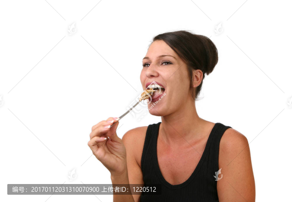 快樂女人吃花生醬從勺子