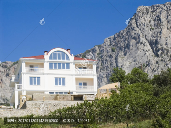 山上的石頭小屋