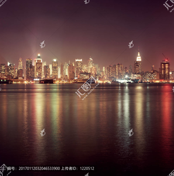 在夜晚的天際線