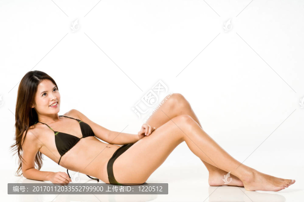 在比基尼亞洲女人