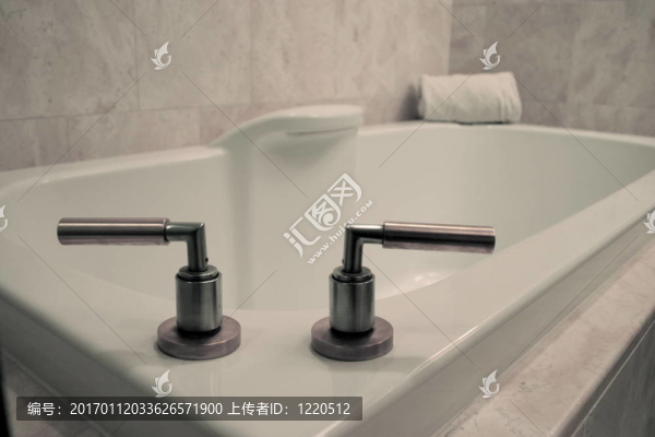 簡單的白色浴缸