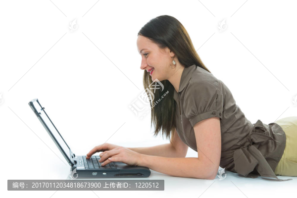 商務(wù)女人和筆記本電腦