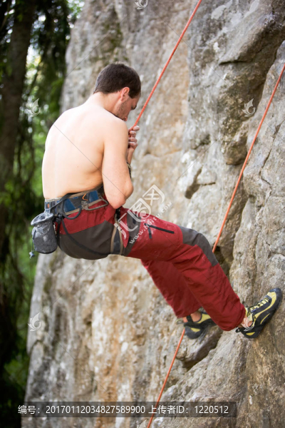男性登山者排斥