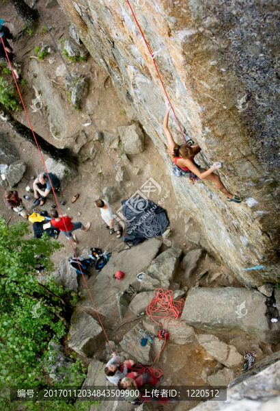 女登山者