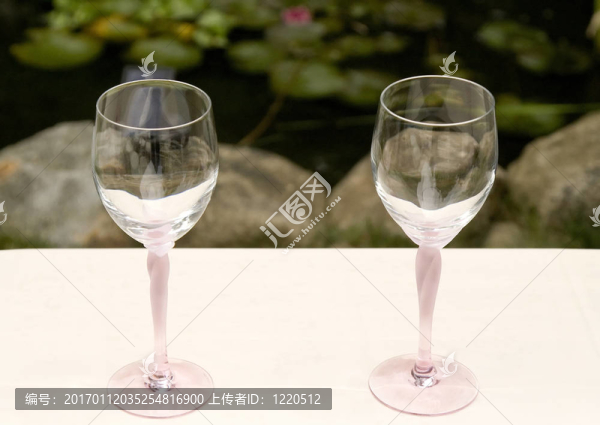 一副酒杯