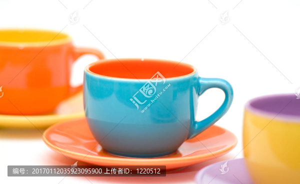 五彩繽紛的咖啡杯