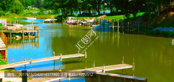 船碼頭在河上-匯圖網(wǎng) www.fosd68.com 船碼頭在河上