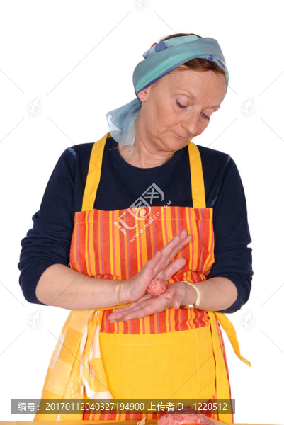 家庭主婦做肉丸-匯圖網(wǎng) www.fosd68.com 家庭主婦做肉丸