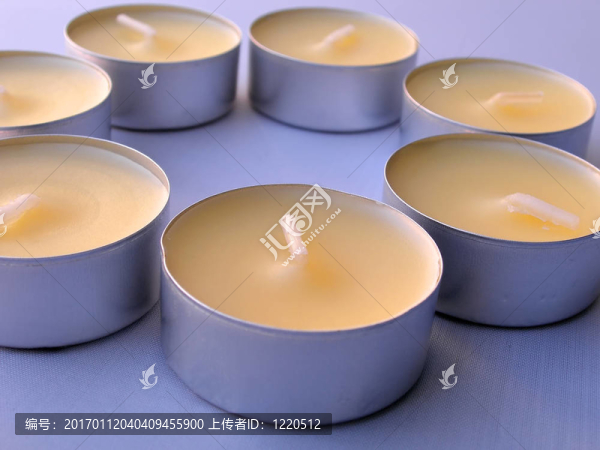 特寫鏡頭的蠟燭在一個圓形的圖案