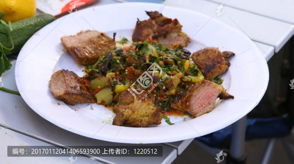 燒烤烤肉和蔬菜