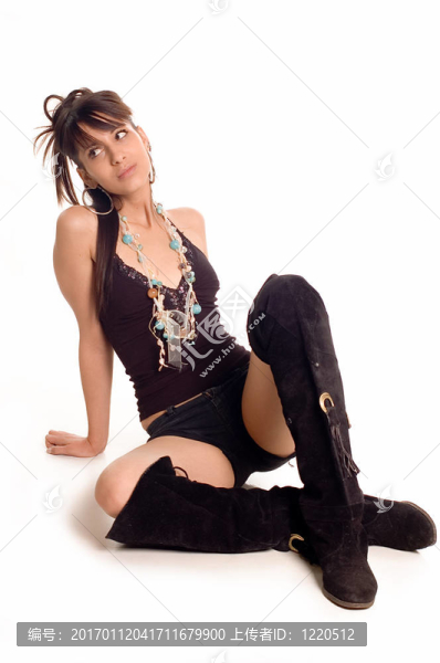 穿著短褲和高靴的性感女孩