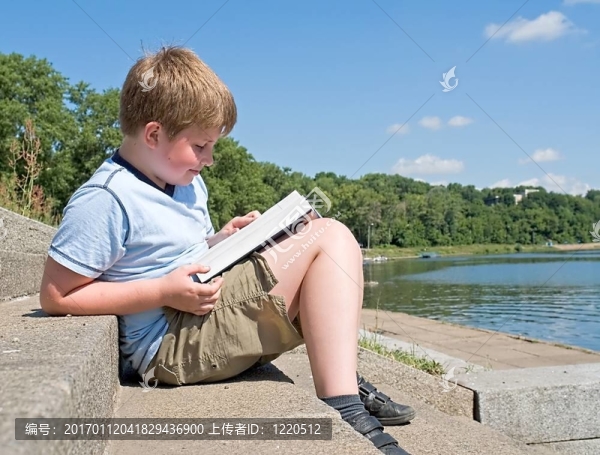 男孩讀的書