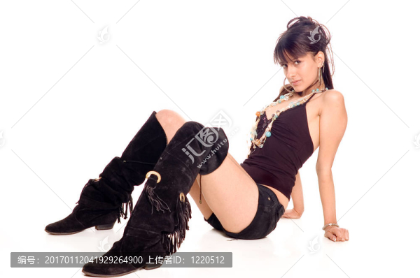 穿著短褲和高靴的性感女孩