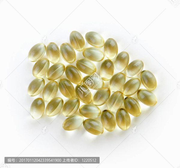 維生素E凝膠帽對純白色背景