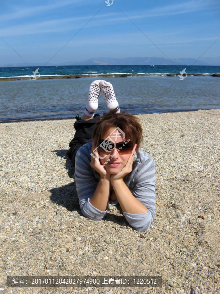 年輕的女人-匯圖網(wǎng) www.fosd68.com 年輕的女人