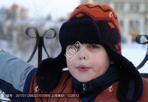 吹口哨的男孩
