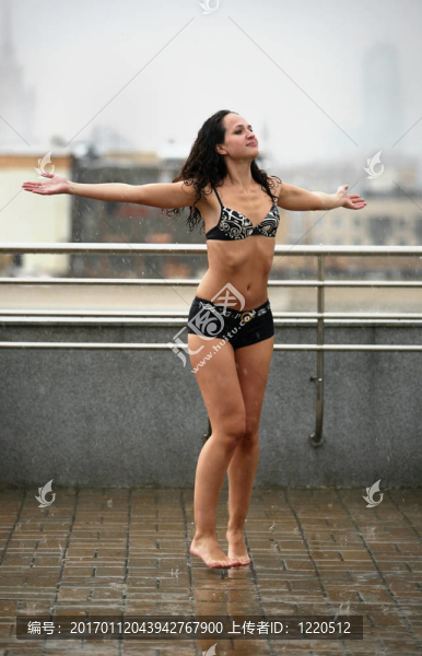 雨中起舞