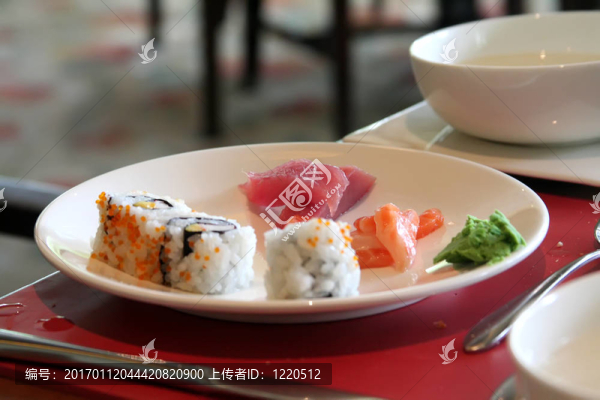 生魚(yú)片壽司