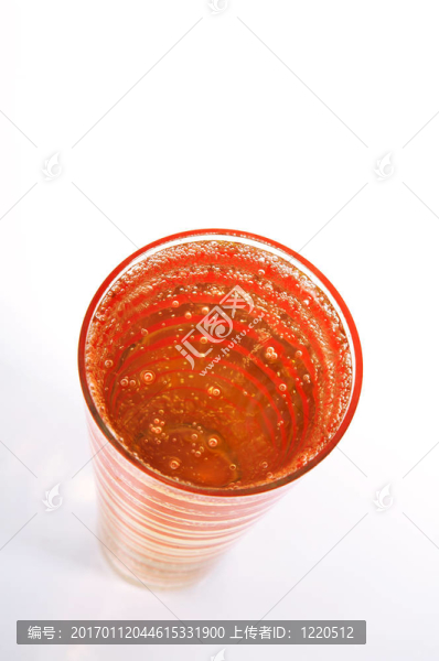 雞尾酒中的氣泡