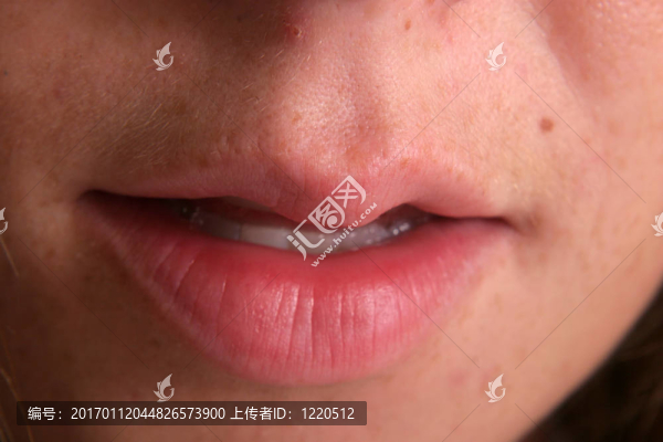 豐滿的嘴唇