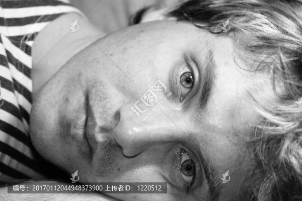 傷心的人