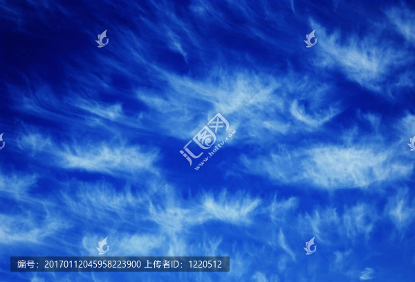 藍(lán)色的天空和白色的云