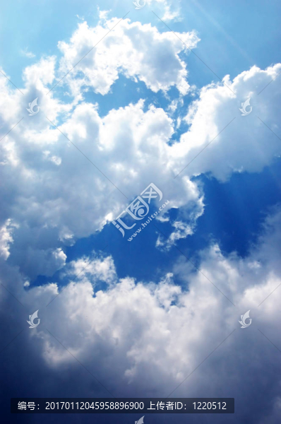 藍色的天空和白色的云