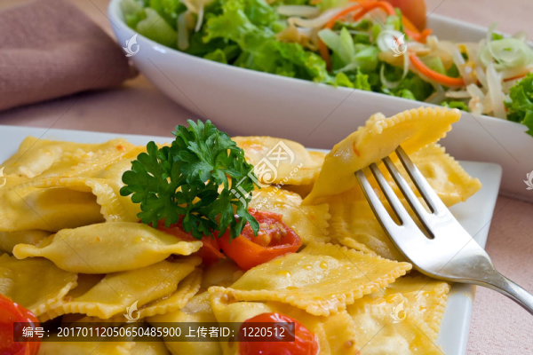 raviolii和沙拉