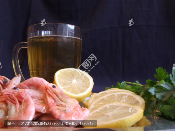 鮮啤酒和蝦