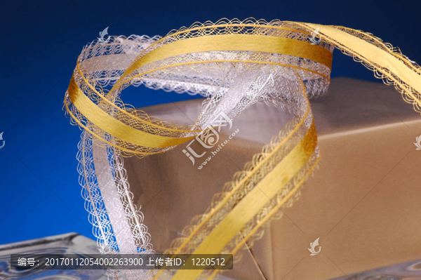 帶花式絲帶的黃金禮品-匯圖網(wǎng) www.fosd68.com 帶花式絲帶的黃金禮品
