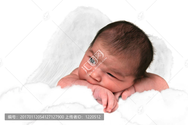 可愛(ài)的小女孩像一只蝴蝶