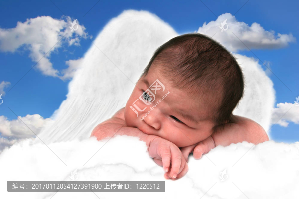 可愛的小女孩像一只蝴蝶