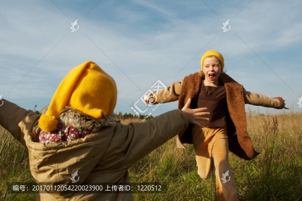 黃色帽子的侏儒