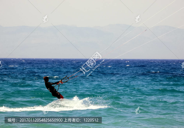 風(fēng)箏沖浪