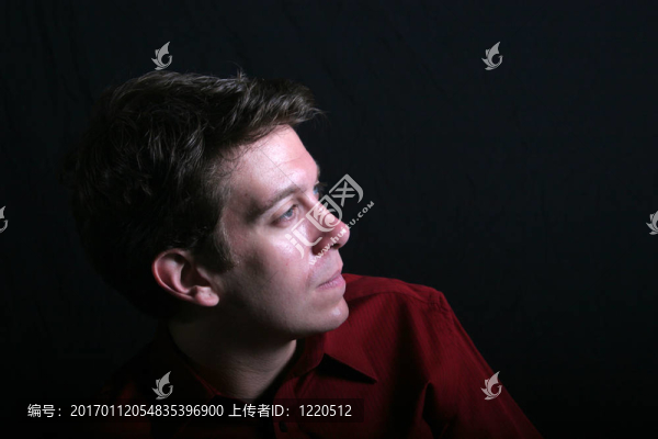 在光明中尋找