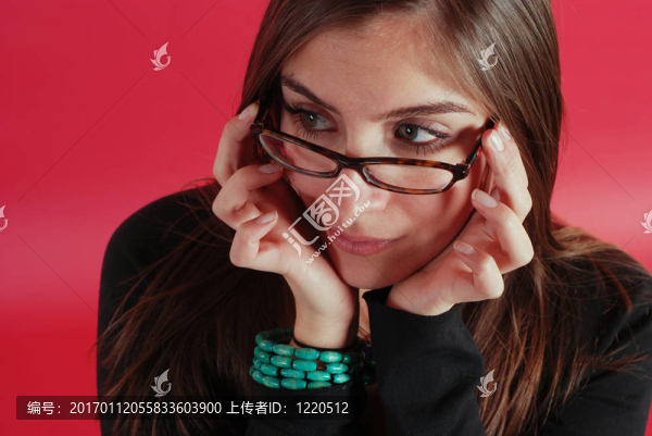 女人戴眼鏡