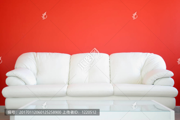 白色的沙發(fā)