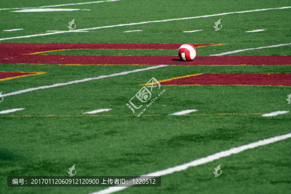 在場上的足球