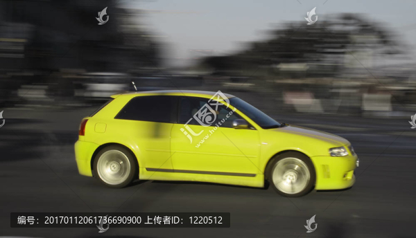 小型車