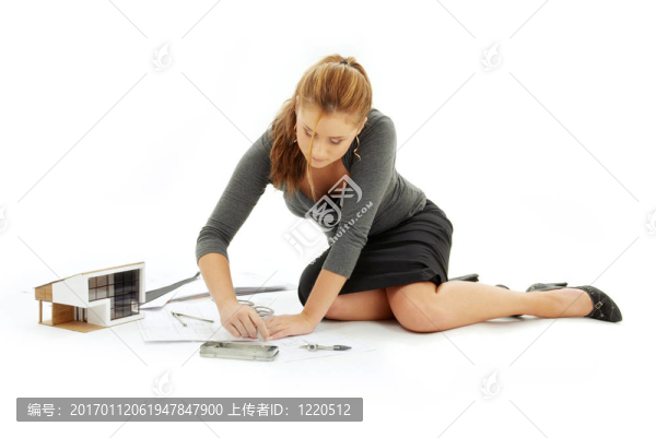 建筑師與房子模型的女孩