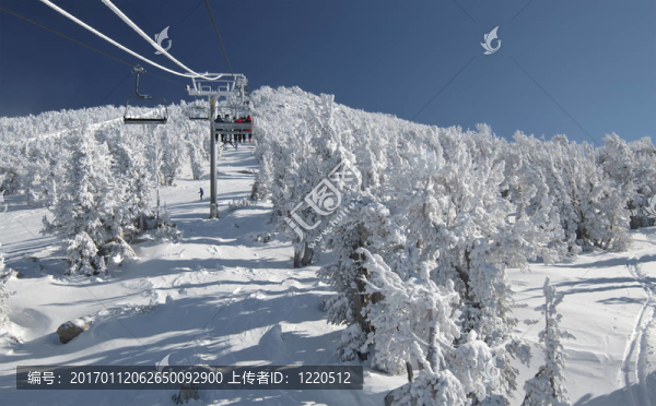 在滑雪場上乘坐電梯2
