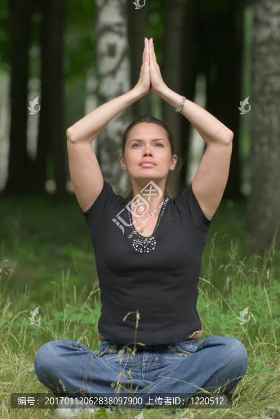 公園里的瑜伽休閑運動