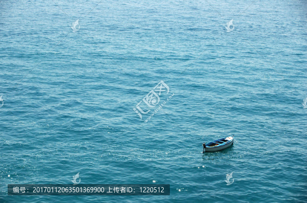 孤獨(dú)的小船