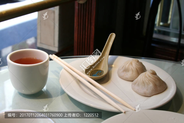 餃子湯；唐人街
